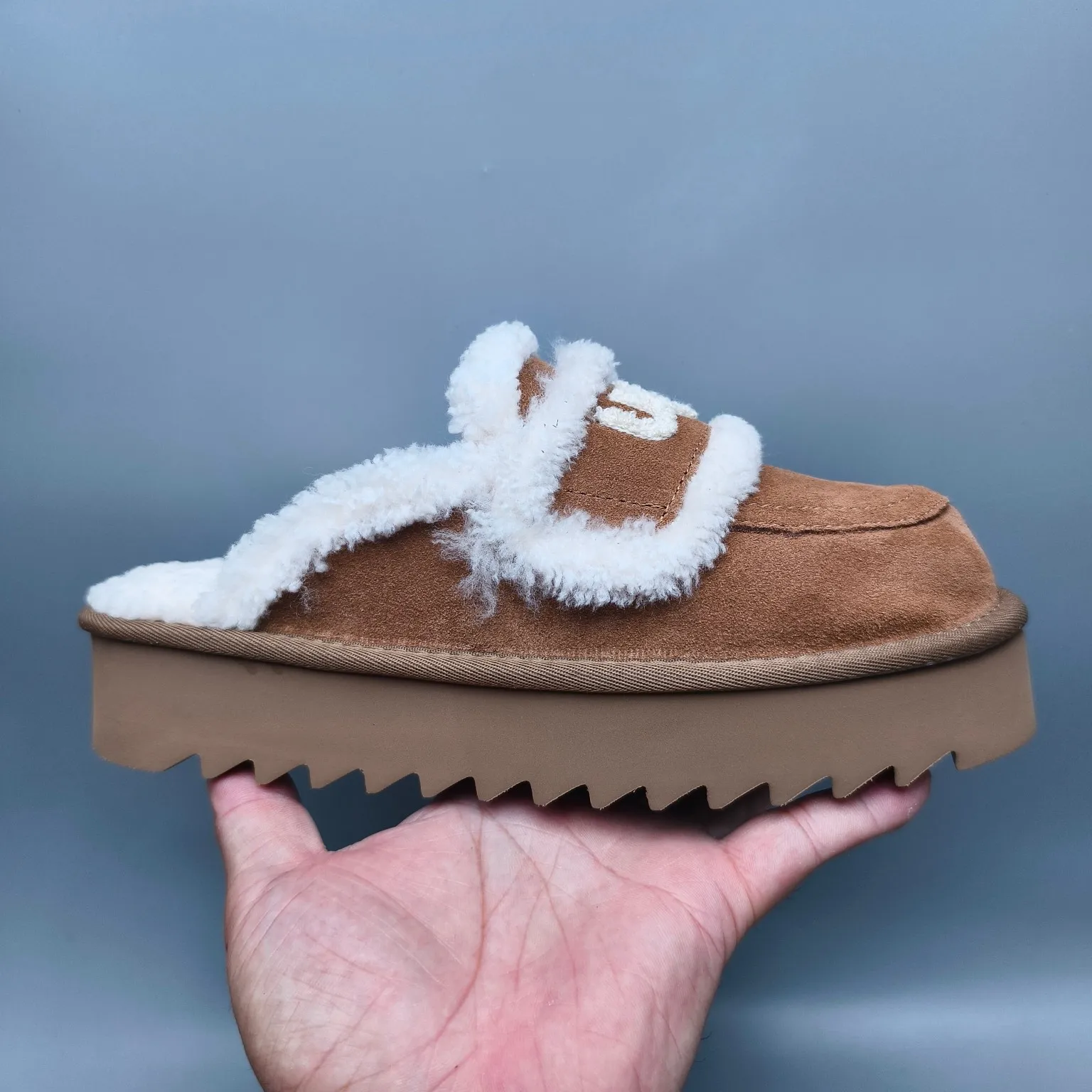 💰480 UGG sheepskin all-in-one snow boots 1208 Thick-soled curly fur casual fur flip flops with large logo Color: maroon sand antelope brown black chocolate Code number: 35-40 yards
